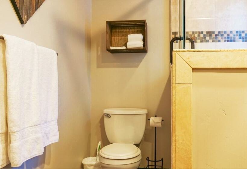 Отель Playpark Lodge