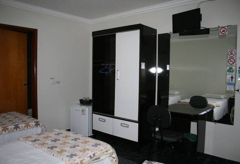 בית מלון כפרי Pousada Italia