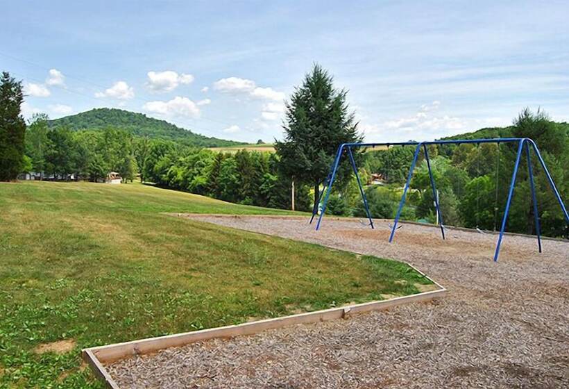 ホテル Robin Hill Rv Resort & Campground   Caravan Park