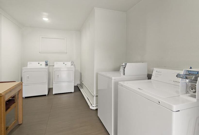 Отель Rodeway Inn