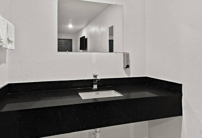 Отель Rodeway Inn