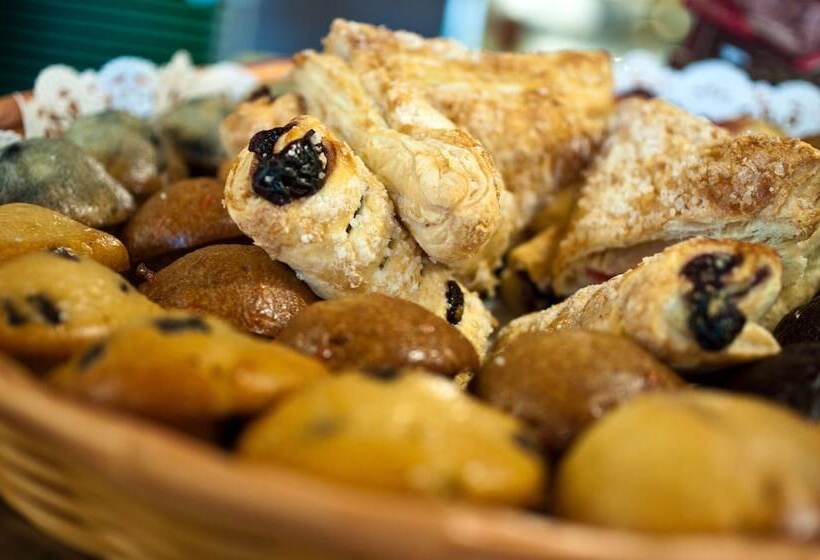 Отель Saint Mary S University Residence Summer Accommodations