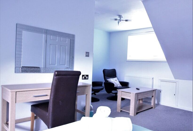 בית מלון כפרי Spacious Central Cornish Townhouse