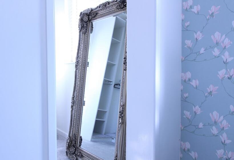 בית מלון כפרי Spacious Central Cornish Townhouse