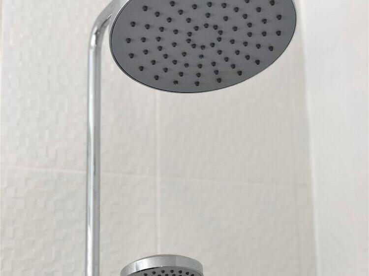 בית מלון כפרי Spacious Central Cornish Townhouse