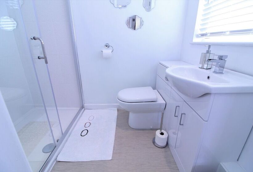 בית מלון כפרי Spacious Central Cornish Townhouse