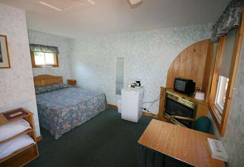 فندق Spectacle Lake Lodge