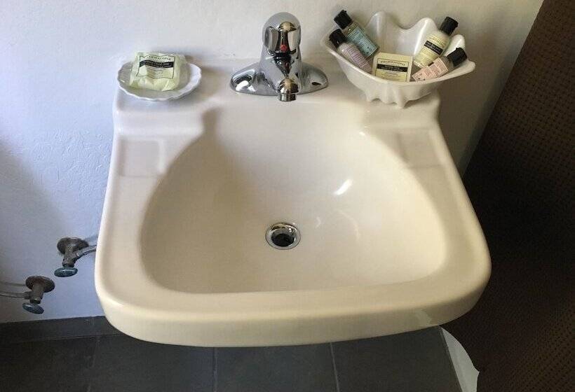 בית מלון כפרי Stony Creek Lodge