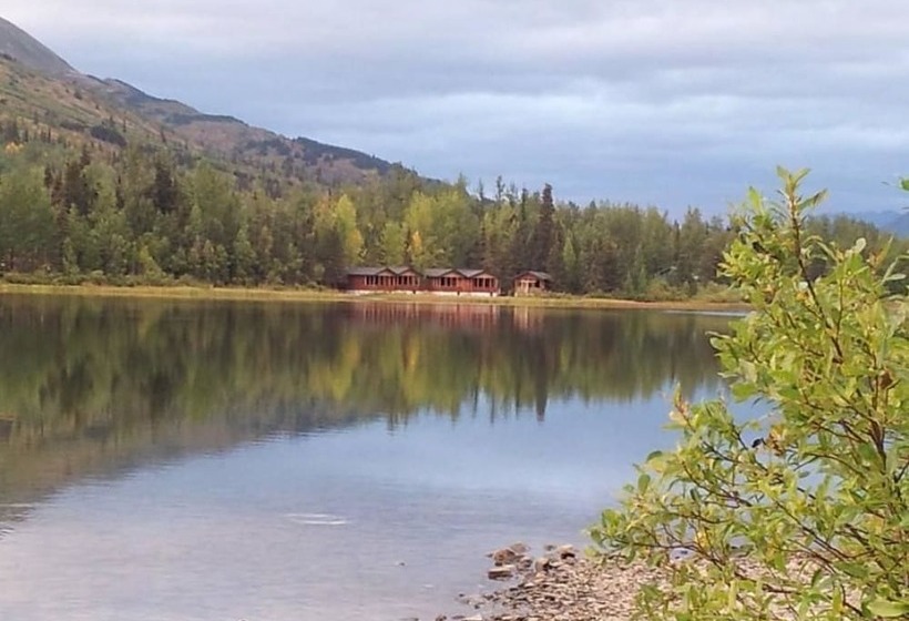 酒店 Summit Lake Lodge