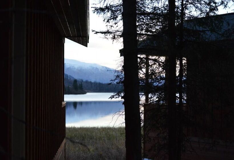 酒店 Summit Lake Lodge