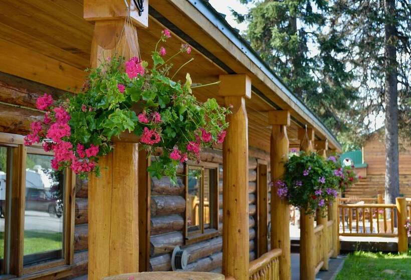 酒店 Summit Lake Lodge