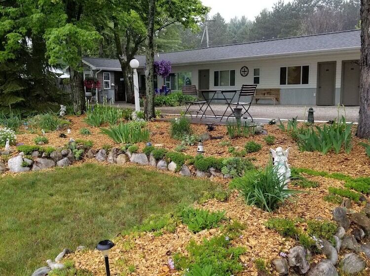 בית מלון כפרי Torch Bay Inn