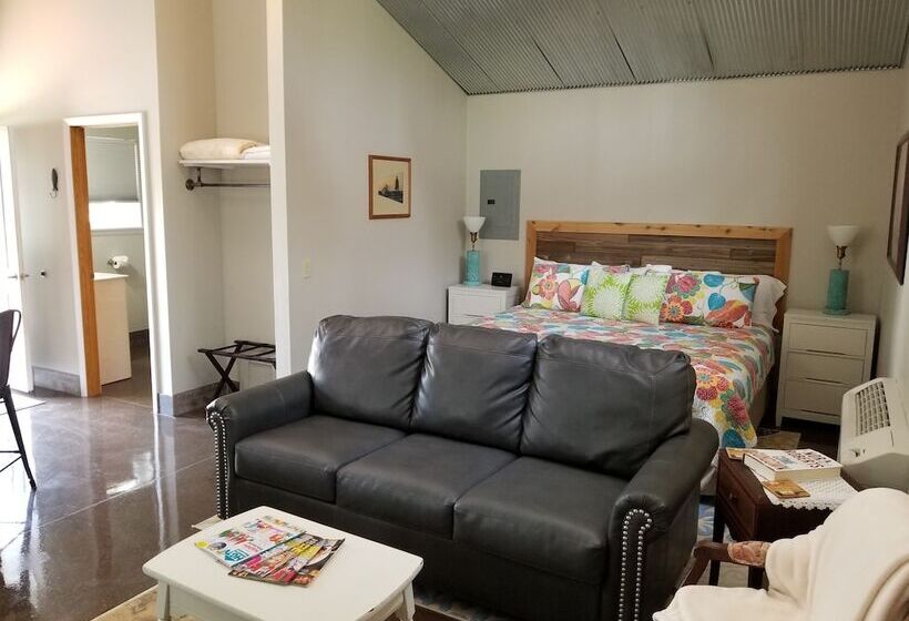 בית מלון כפרי Torch Bay Inn