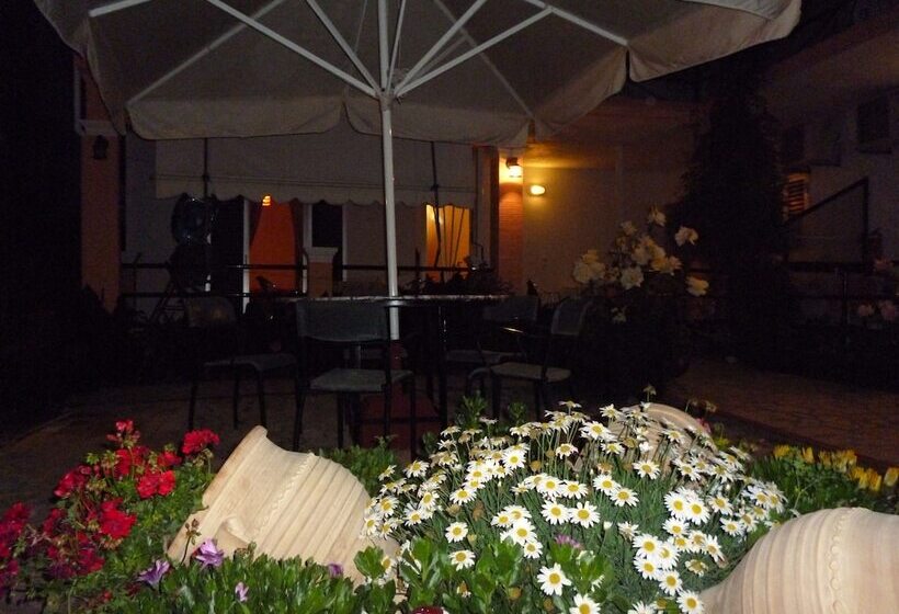 Kostas Apartments & Studios