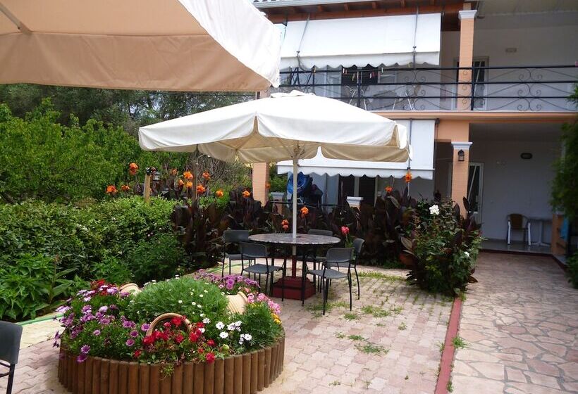 Kostas Apartments & Studios