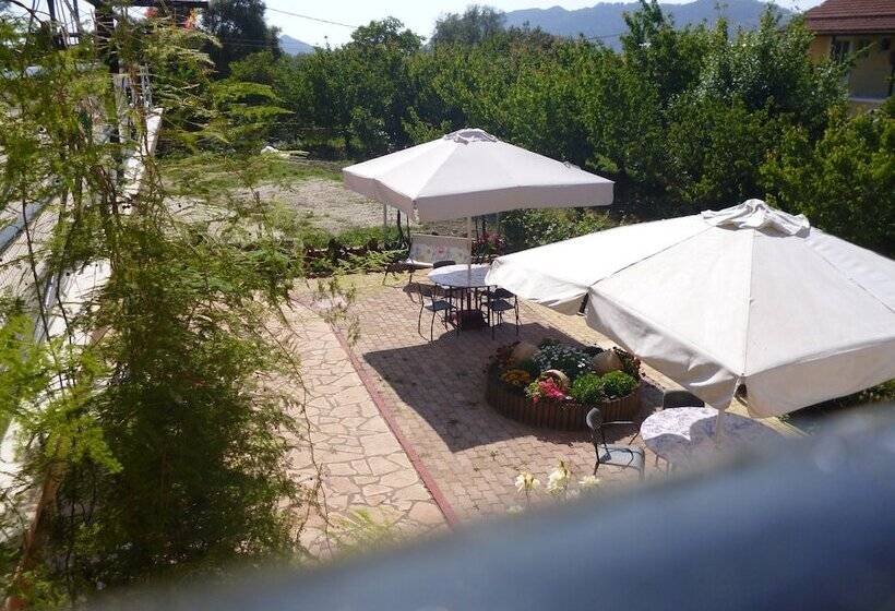 Kostas Apartments & Studios