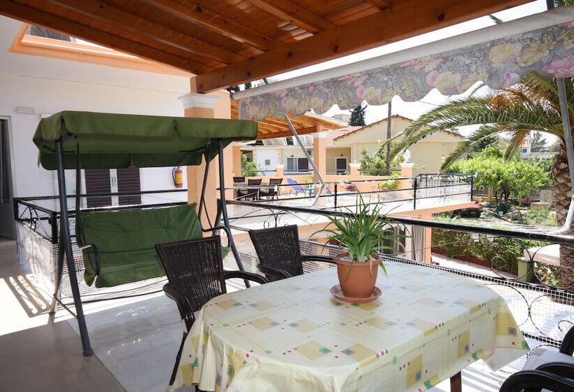 Kostas Apartments & Studios