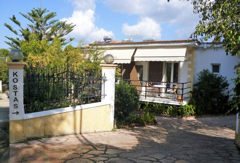 Kostas Apartments & Studios