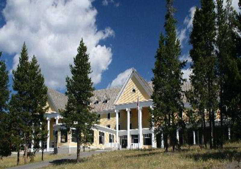 Lake Yellowstone Hotel & Cabins   Inside The Park