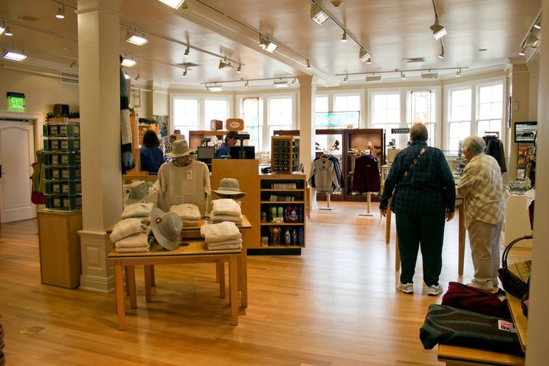 Lake Yellowstone Hotel & Cabins   Inside The Park