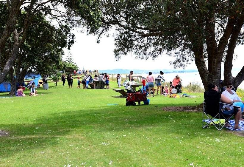 מוטל Camp Waipu Cove