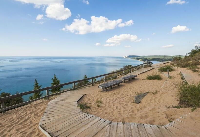 모텔 Empire Lakeshore Inn