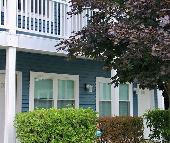 모텔 Empire Lakeshore Inn