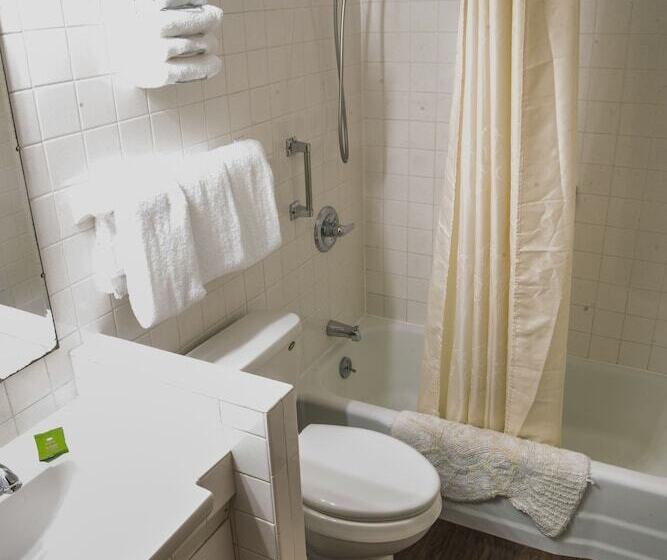 فندق على الطريق Fairway Overnight & Extended Stay