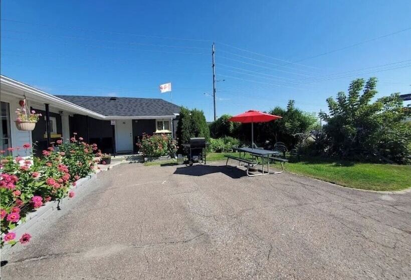 فندق على الطريق Hillside Inn Pembroke