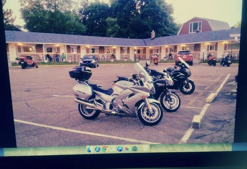 فندق على الطريق Hillside Inn Pembroke