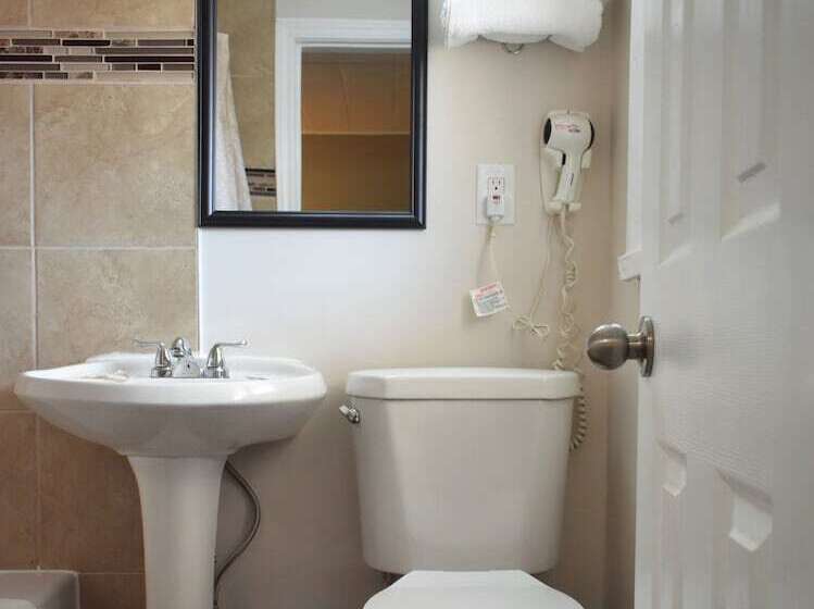 فندق على الطريق Hillside Inn Pembroke