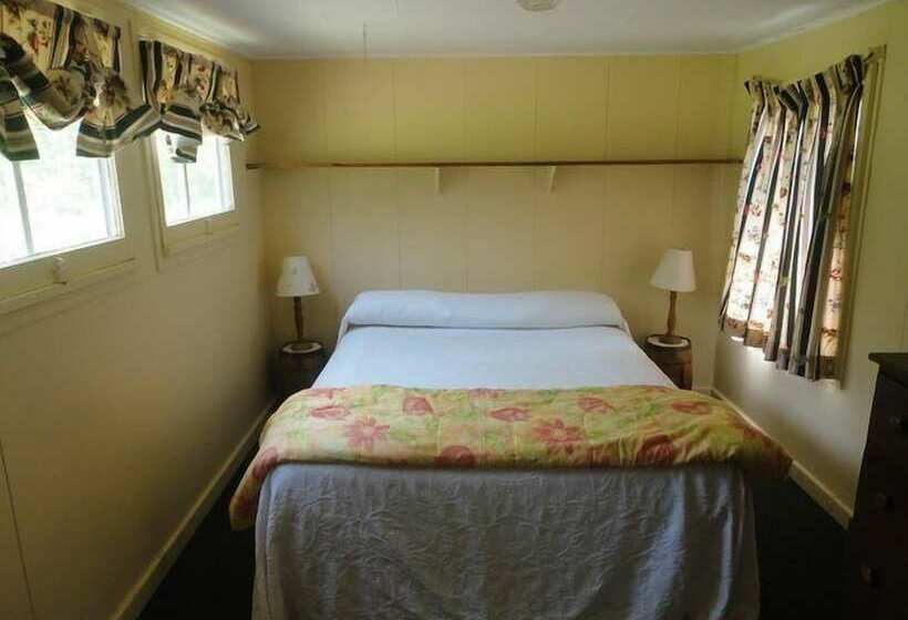 汽车旅馆  The Cabins At Autumn Mountain Winery