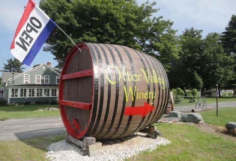 汽车旅馆  The Cabins At Autumn Mountain Winery