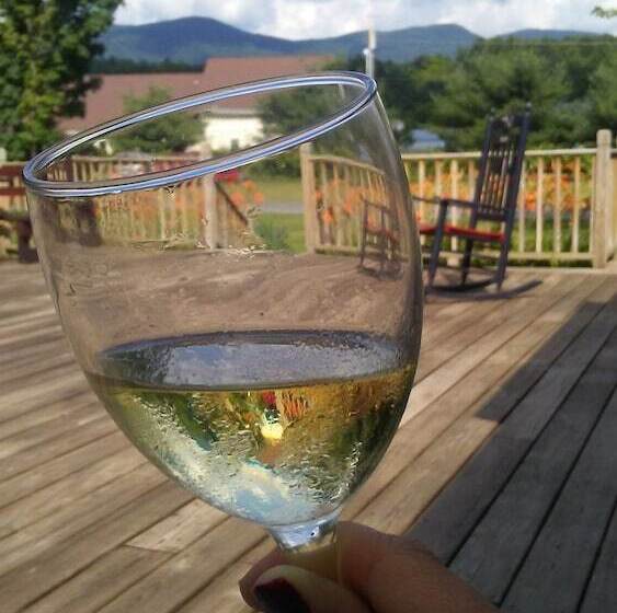 汽车旅馆  The Cabins At Autumn Mountain Winery