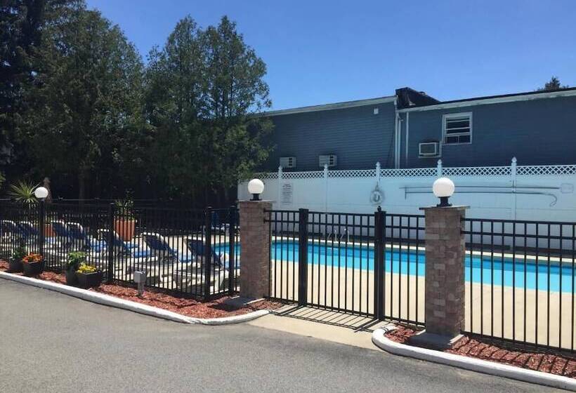 O Sullivan S On The Lake Motel