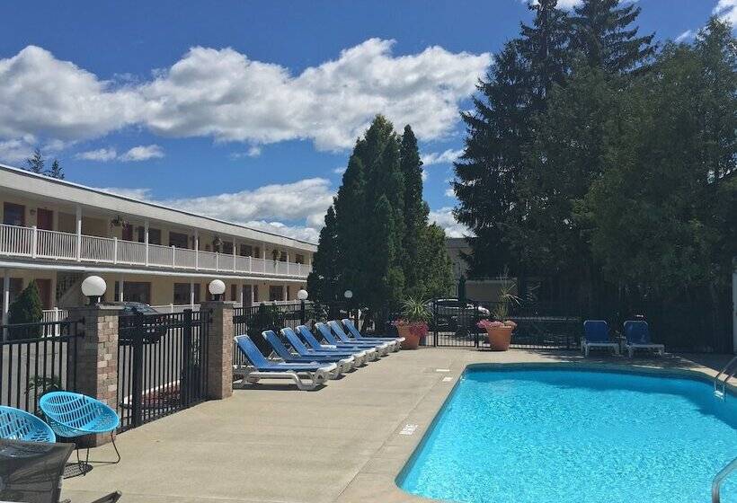 O Sullivan S On The Lake Motel