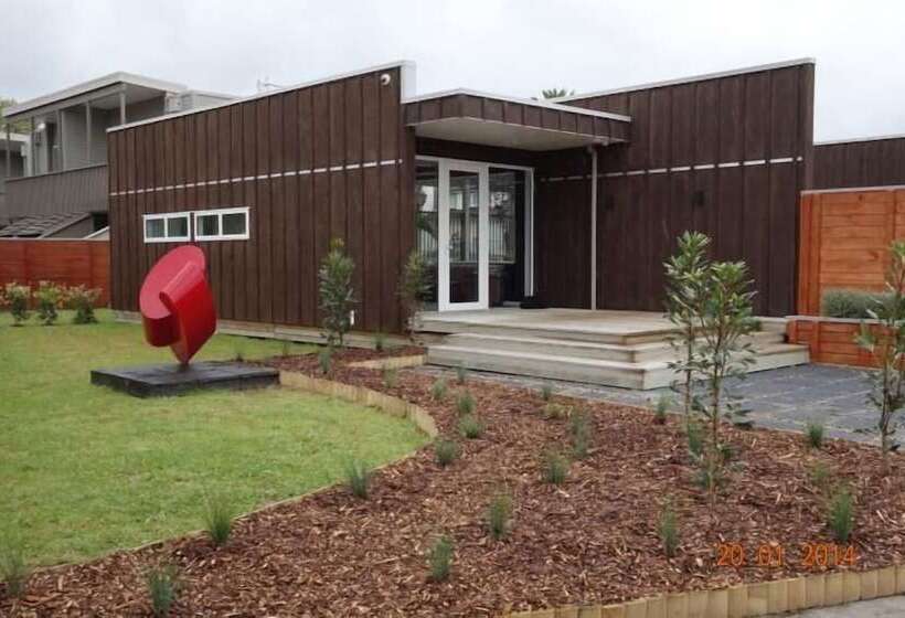 Parakai Springs Lodge