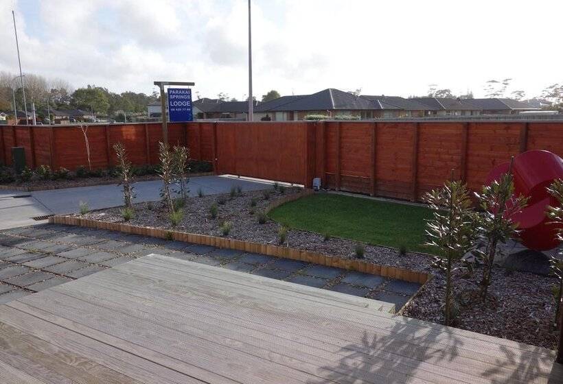 Parakai Springs Lodge