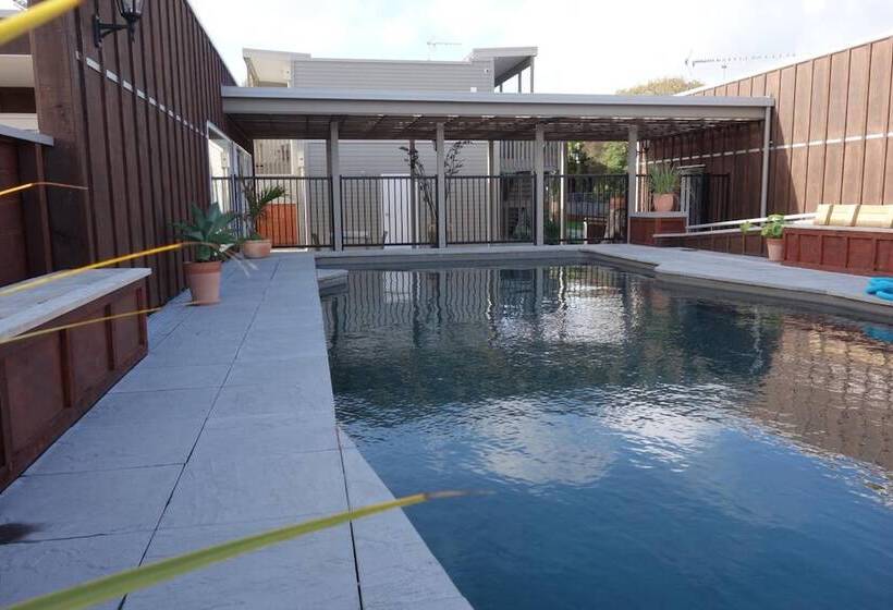 Parakai Springs Lodge