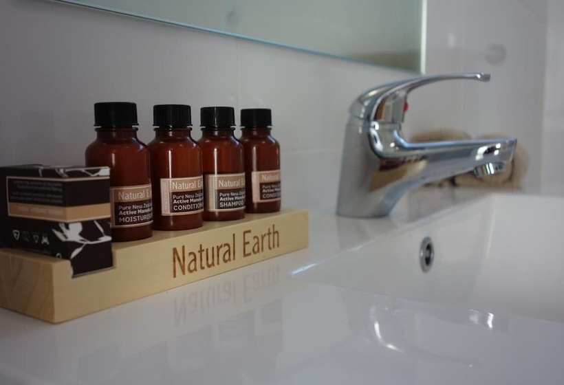 Parakai Springs Lodge