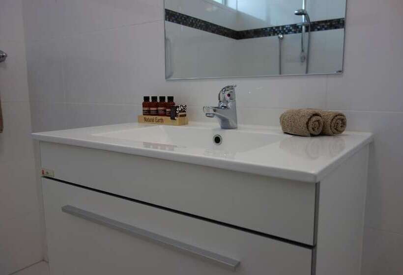 Parakai Springs Lodge