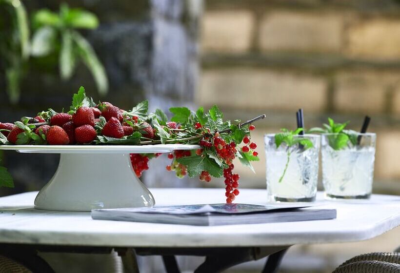 פנסיון Aleka S House