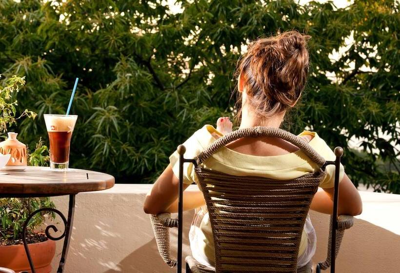 פנסיון Aleka S House