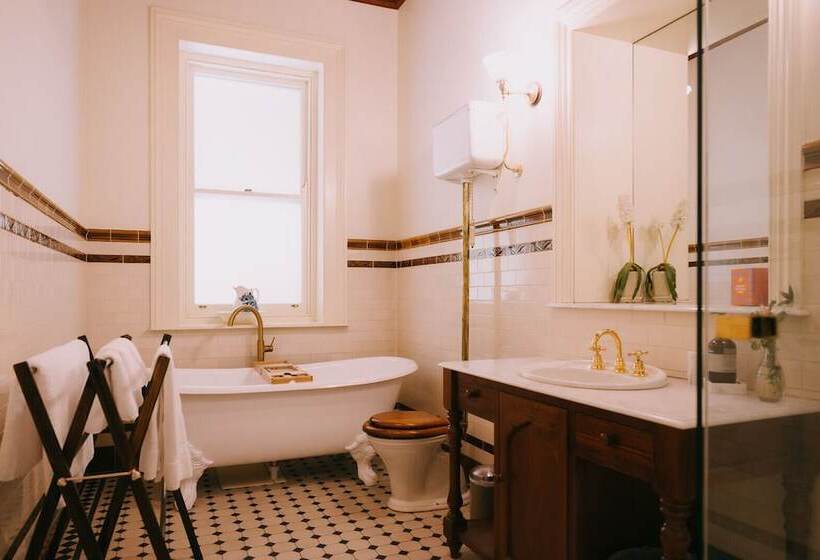 膳宿费 Flowerdale Estate