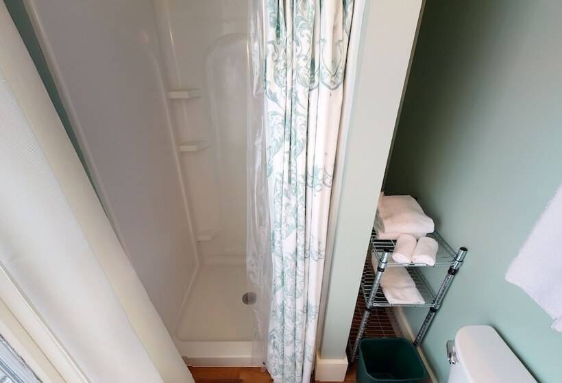 膳宿费 The Lakeview Inn & Cottages