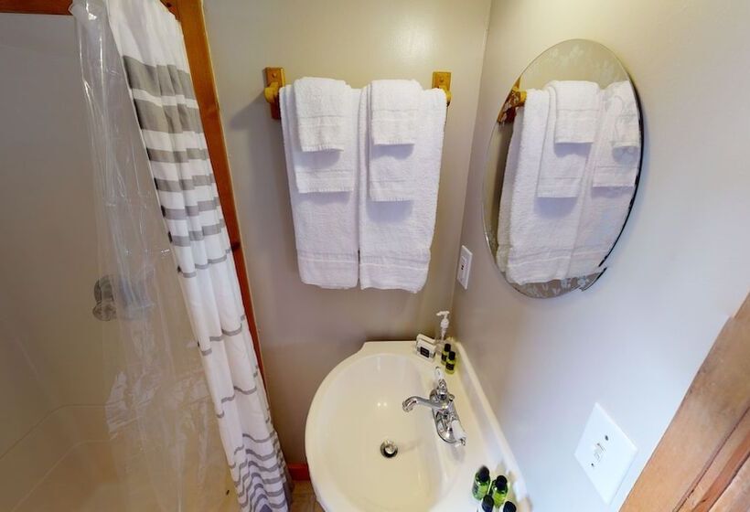 膳宿费 The Lakeview Inn & Cottages