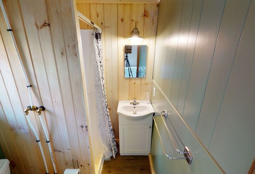 膳宿费 The Lakeview Inn & Cottages