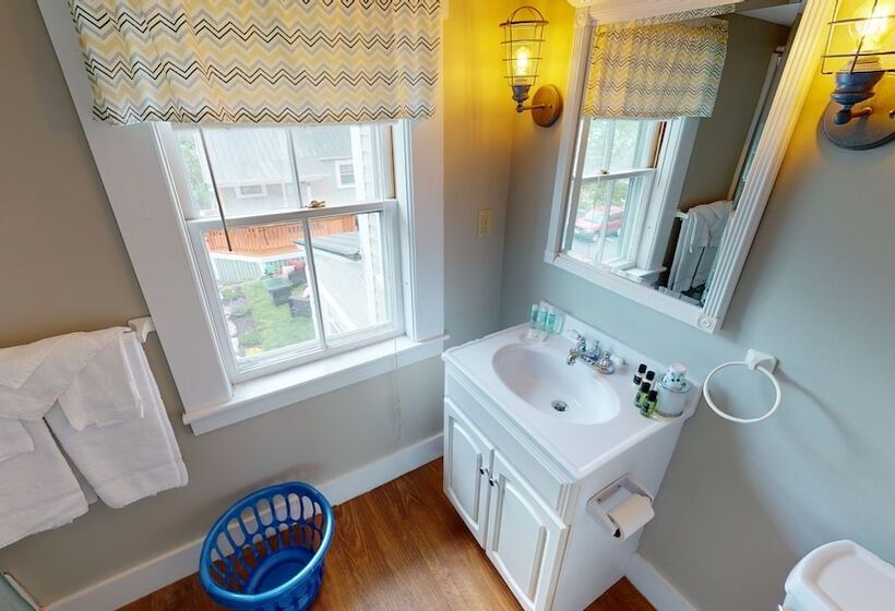 膳宿费 The Lakeview Inn & Cottages