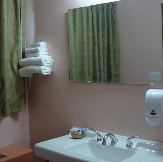 Pinconning Trail Inn Motel