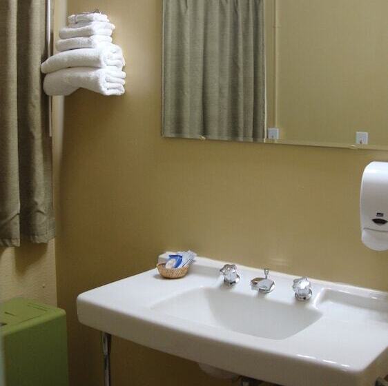 Pinconning Trail Inn Motel